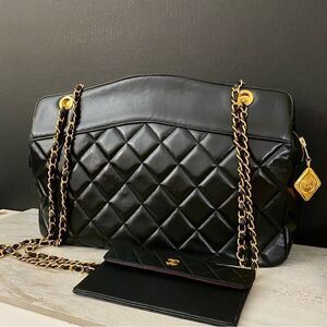 “ RARE “ CHANEL CC Lambskin Chain Shoulder Tote Bag 💼